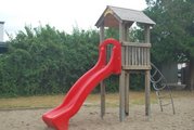 Rutsche auf dem Spielplatz FES 2022 Rutsche