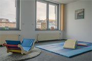 Spielgeräte und Matten in einem Förderraum des Autismus-Zentrums Rostock
